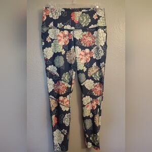 Sherpa Adventure Gear Dark Green With Floral Print Leggings. Size Medium.